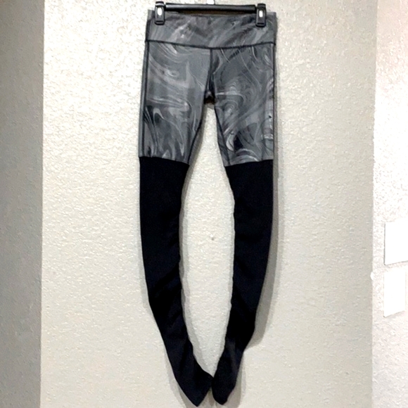 ALO Yoga Black Marble Goddess legging size S (4-6) - Picture 3 of 12